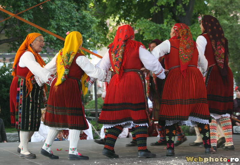 Traditions and costumes from the Balkans – Webphoto.ro